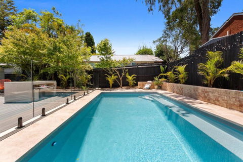 Resort Style 3BR Haven And New Swimming Pool - Cromer - Holiday Melbourne 1