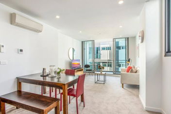 Retro Modern With Pool Near Westfield Doncaster with Accommodation Broken Hill