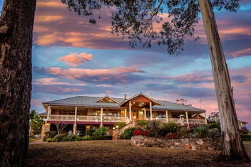 Robyn\'s Nest Lakeside Resort with Accommodation Australia