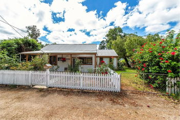Rose Cottage Nannup with Accommodation WA