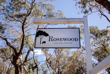 Rosewood Cottage with Caravan Park Accommodation