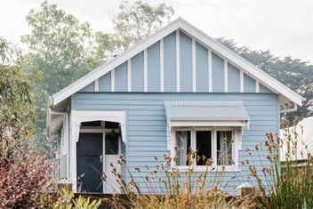 Sailors Whisk, Luxurious Restored Antique Cottage with Victoria Tourism