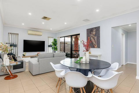 Saint James Hidden Gem! - Holiday Sydney 0