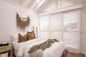 SALTY PALMS On HENLEY -THREE with Tourism Listing