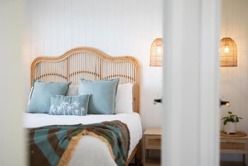Sanbis Cabin - Hidden Boutique Retreat, Sea Views with Tourism Listing