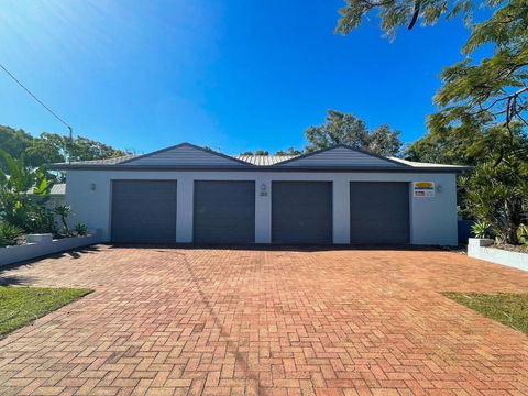Sand N Sea - Burrum Heads- Beachfront- 4BR- Aircon -Pets Welcome - Whitsundays Tourism 3