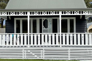 Sandpiper - Charming Beach Villa with Victoria Tourism