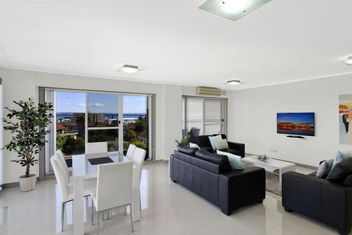 Sandy Cove Apartment The Entrance 45 with Accommodation Find