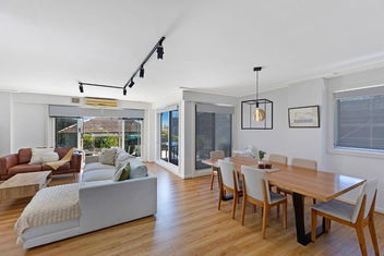 Sandy Cove Apartment The Entrance 8 with Accommodation Find
