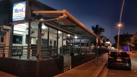 Strand Motel - Townsville Tourism 3