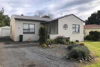 Strangways Villa with Mount Gambier Accommodation