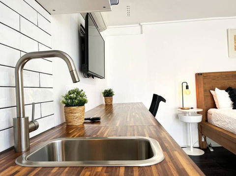 Studio A By Breckler Park - Holiday Melbourne 1