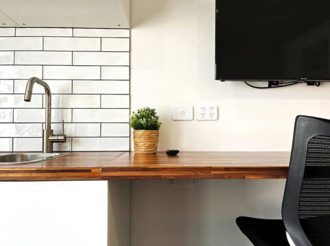 Studio A By Breckler Park - Holiday Melbourne 3