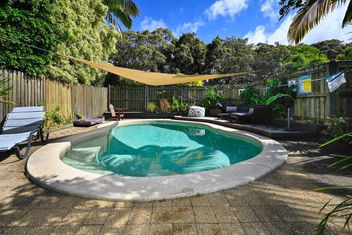 Stylish Family Eco Lodge with Accommodation Airlie Beach