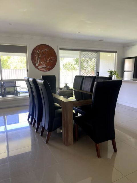 Stylish Open Plan Retreat - Wagga Wagga Accommodation 3