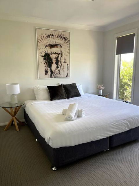 Stylish Open Plan Retreat - Wagga Wagga Accommodation 2