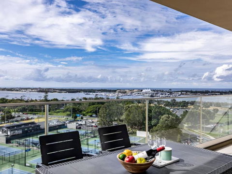 Sweeping Ocean View Apt W Carpark And Rooftop Pool - Accommodation Hamilton Island 2