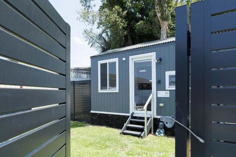 Sweet Beautiful TINY HOME With Pool And 2 Minute Drive To The Beach - Accommodation Hamilton Island 0