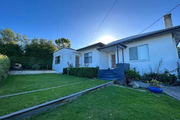 The Kumars At No 108 with Mount Gambier Accommodation