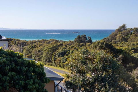 THE LOOKOUT BEACH HOUSE - Casino Accommodation 0
