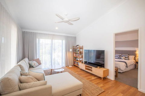 THE LOOKOUT BEACH HOUSE - Casino Accommodation 3