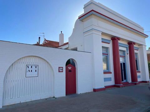The Merredin Treasury Cottage - Holiday Sydney 3