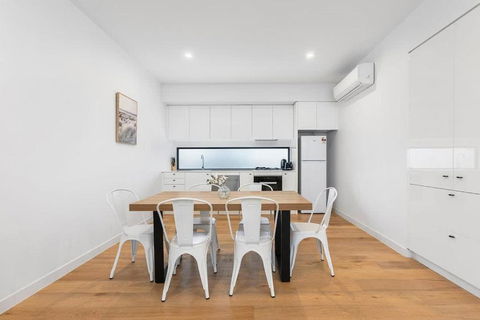The Perfect Beaumaris 2BR Apt With Parking - Accommodation Australia 3
