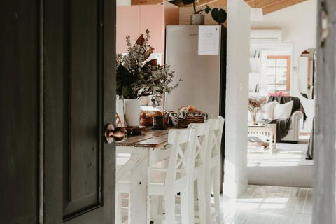 The Pine Tree Cottage - Charming Cottage Close To Canberra - Casino Accommodation 0