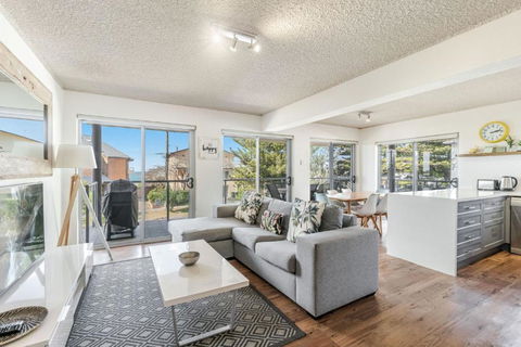 Yamba 58 - Modern Apartment With Ocean Views - Holiday Sydney 1