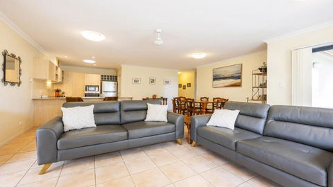 Yamba Days Pet Friendly - Holiday Sydney 1
