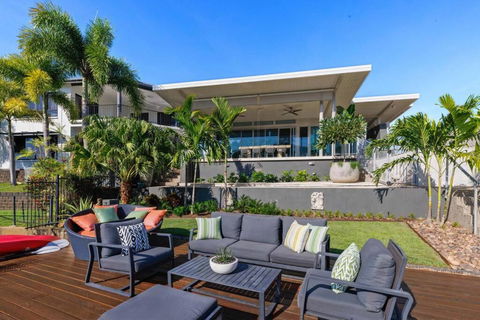 Bayview Paradise With Private Pool-Marina Deck - Carnarvon Accommodation 0