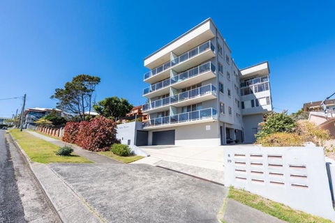 Yamba Towers 1 - LJHooker Yamba - Holiday Sydney 1