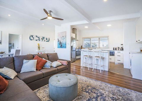 Yaringa -13 Seaview Street SWR- Full Linen Provided - Holiday Sydney 0