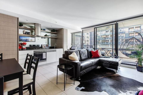 Yarra Mirage - Urban Chic Meets Cosy Retreat - Holiday Sydney 0