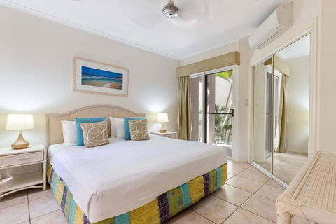 Yasmin At Coral Horizons: Retro Vibes On The Beach - Accommodation Australia 2
