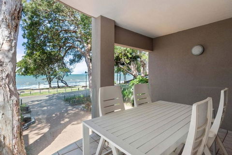 Yasmin At Coral Horizons: Retro Vibes On The Beach - Accommodation Australia 3