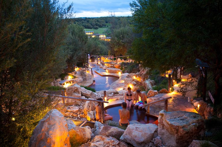 Peninsula Hot Springs Tour With Restaurant Lunch & Gondola Ride - thumb 2